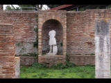 08205 ostia - regio v - insula ii - domus della fortuna annonaria (v,ii,8) - eingang - bli ri sueden - 01-2024.jpg